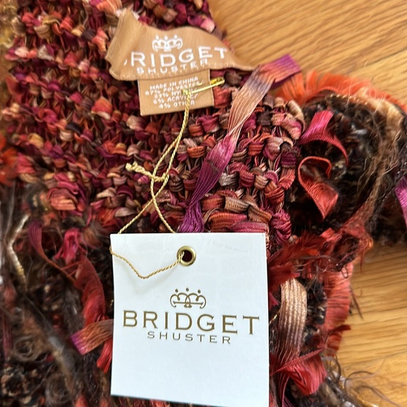 Dress scarf with tons of detail - Picture 4 of 4